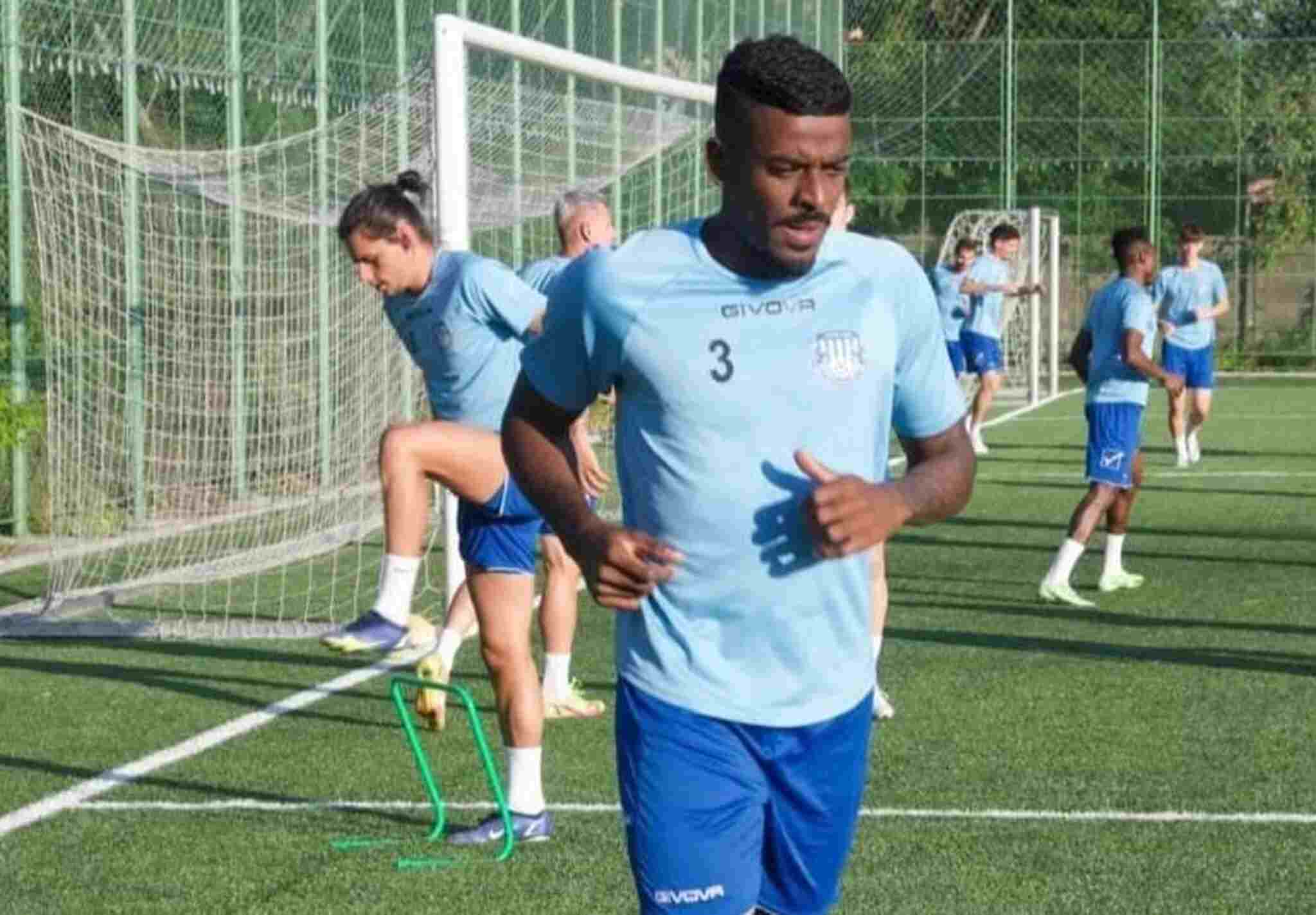 FECHADO - O volante Léo Índio, com rápida passagem pelo Athletic-MG, acertou sua chegada ao Politehnica Iasi, da Romênia. Está será a primeira experiência no exterior do atleta de 27 anos. 