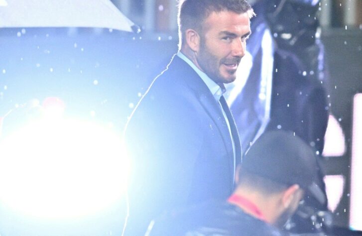 Dono do Inter Miami, o inglês David Beckham chegou ao evento sob vários flashes. 
