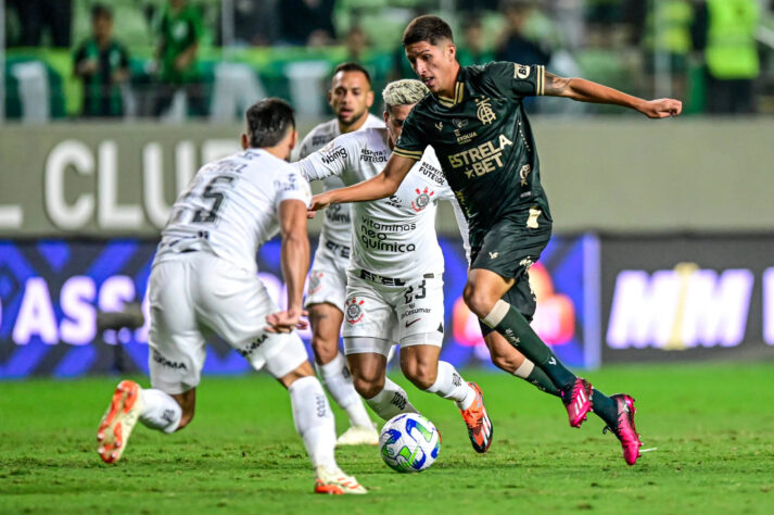 ESQUENTOU - Um dos destaques do América-MG na temporada, o volante Breno pode se transferir ainda nesta janela. O jogador de 19 anos está na mira do Colorado Rapids (Estados Unidos), que até já teria feito uma proposta pelo meio-campista. 