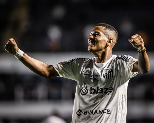 Ângelo - O Santos anunciou oficialmente a saída do atacante Ângelo para o Chelsea. O clube do litoral paulista aceitou a proposta dos ingleses, que gira em torno de 15 milhões de euros (R$ 80,7 milhões na cotação atual).