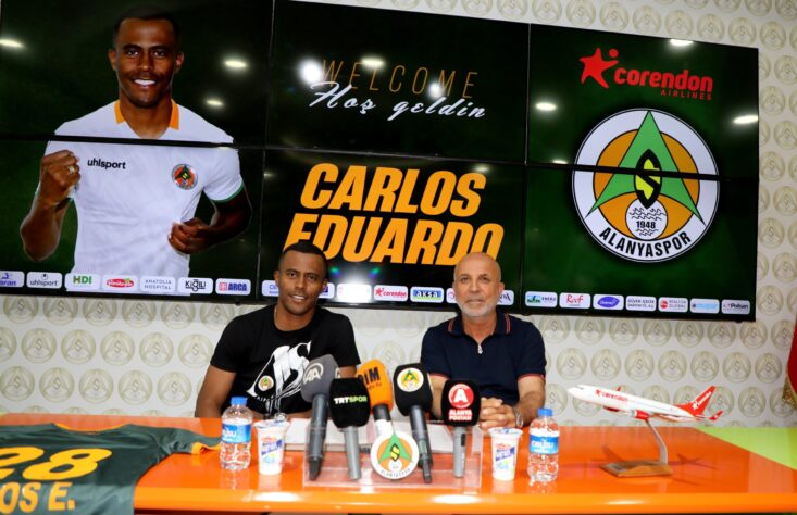 Carlos Eduardo - O meia pertencia ao Palmeiras e já estava emprestado ao Estoril (POR). No entanto, o johgador acabou rescindindo o contrato com o Verdão em definitivo para acertar com o Alanyaspor (TUR).