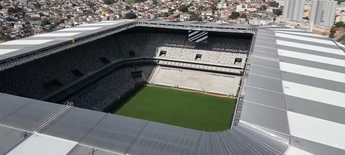 As obras do estádio tiveram início em abril de 2020, teve duração de quase três anos, e a previsão de inicial de inauguração era no dia 25 de março, mas vários fatores, como o impacto das chuvas em Belo Horizonte, fizeram com que essa data fosse alterada. 