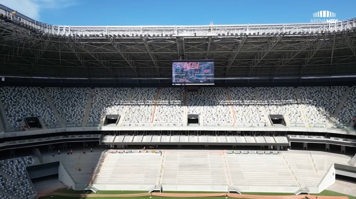 O custo estimado da obra é de R$ 560 milhões e o estádio contará com cerca de 112 camarotes, 42 bares e lanchonetes, além de aproximadamente 2300 vagas de estacionamento. 