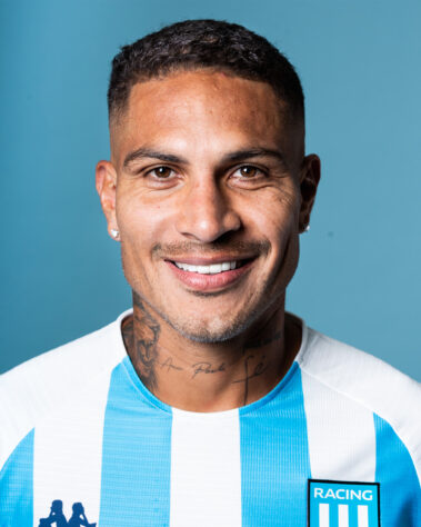 FECHADO - Contratado em janeiro deste ano, o centroavante Paolo Guerrero, com passagem por Corinthians, Flamengo e Internacional, acertou sua rescisão de contrato com o Racing, da Argentina. O peruano não estava sendo aproveitado pelo técnico Fernando Gago e por isso deixou o clube argentino. Ainda não há notícias sobre os próximos passos de sua carreira, se Guerrero seguirá jogando ou se aposentará. 