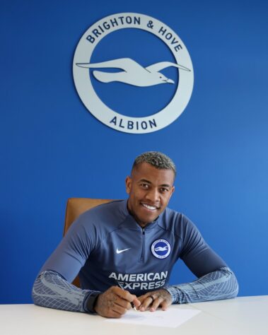 FECHADO - Zagueiro com passagens por RB Salzburg (Austria) e Fiorentina (Itália), Igor Julião foi anunciado como novo reforço do Brighton (Inglaterra). O defensor de 25 anos custou 20 milhões de euros (cerca de R$105 milhões) para contar com o brasileiro por quatro temporadas. 