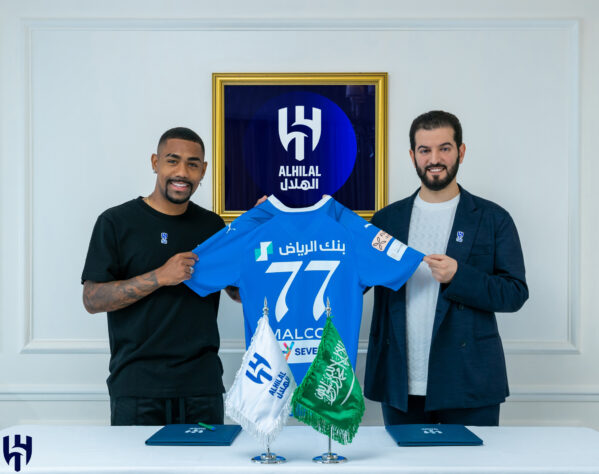 Com a transferência de Malcom para o Al Hilal, da Arábia Saudita, o atacante subiu para a terceira posição no ranking de brasileiros que mais movimentaram dinheiro na história. Malcom foi contratado por 60 milhões de euros (R$ 315 milhões), e acumulou 150,5 milhões de euros (mais de R$ 790 milhões na cotação atual) em transferências ao longo da sua carreira. Veja os 10 brasileiros que mais movimentaram dinheiro com transferências (de acordo com o Transfermarkt):