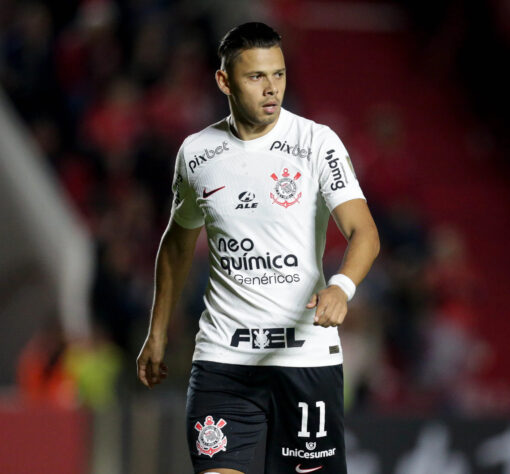 ESFRIOU - O atacante Ángel Romero está em baixa no Corinthians, mas negou que tenha recebido propostas para deixar o clube. O paraguaio tem contrato com o Alvinegro até o fim de 2024 e afirmou que deseja seguir no Timão para conquistar seu espaço. Vale lembrar que Romero ainda não completou sete jogos no Brasileirão, permitindo ao jogador se transferir para qualquer equipe brasileira. 