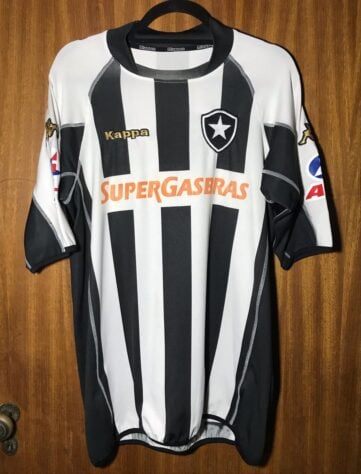 Com a mesma fornecedora, o Botafogo mudou um detalhe em sua gola. O modelo permaneceu até o fim de contrato, com mudanças de cores nas mangas e de patrocínios.