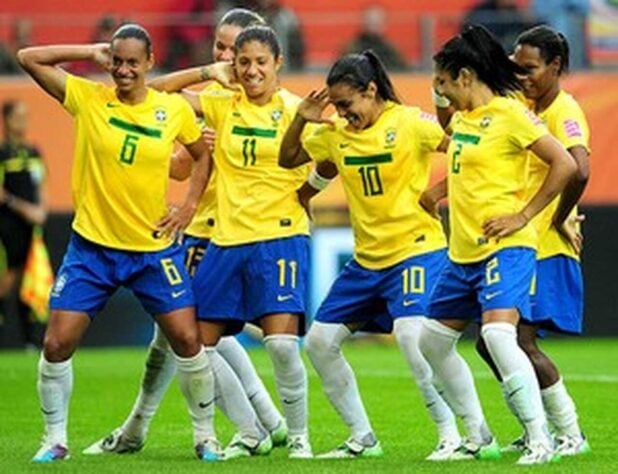 Brasil 3 x 0 Coreia do Sul - Fase de grupos da Copa do Mundo de 2003, disputada nos Estados Unidos. Gols: Kátia Cilene (2) e Marta.