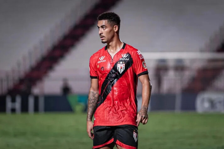 ENCAMINHADO - Vasco e Atlético-GO chegaram a um acordo pela contratação do lateral-esquerdo Jefferson. O jogador chegará ao Rio de Janeiro ainda nesta semana e deve assinar contrato com o Cruz-Maltino até abril de 2024, com opção de compra. O clube carioca deve pagar uma quantia de 300 mil pelo empréstimo. 