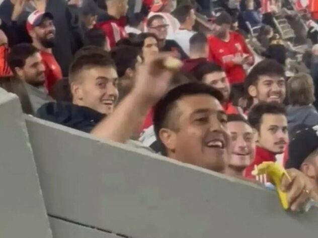 River Plate (Argentina) x Fortaleza - Fase de grupos Libertadores 2022: um torcedor do time argentino foi flagrado arremessando bananas contra os torcedores do Leão. O River Plate foi punido apenas com multa, também de cerca de 30 mil dólares. 