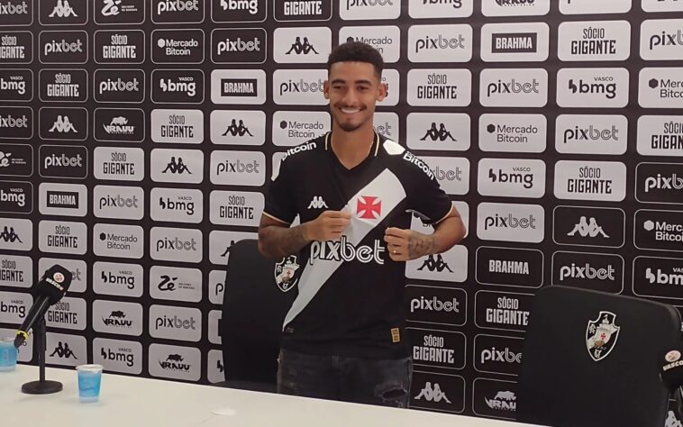 FECHADO - O Vasco apresentou o lateral-esquerdo Jefferson no último sábado (5). O jogador está emprestado pelo Atlético-GO até abril de 2024.