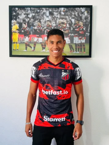 FECHADO - O Santos emprestou o jovem volante Vinícius Balieiro para o Ituano. Pouco aproveitado pelo técnico Paulo Turra, o jogador procura minutos em campo no clube do interior paulista.