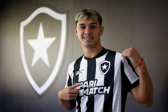FECHADO - Mateo Ponte, lateral-direito de 20 anos, foi apresentado pelo Botafogo. O uruguaio, destaque da seleção campeã do mundo na categoria sub-20, assinou contrato com o Glorioso até o fim de 2026. Anteriormente, o jogador defendia o Danubio (Uruguai). 