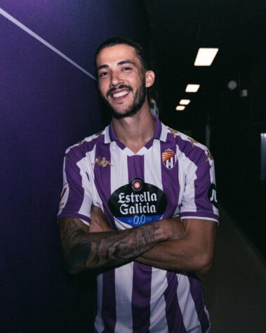 FECHADO - O zagueiro Gustavo Henrique, que estava no Fenerbahçe (Turquia), assinou com o Valladolid (Espanha) com vínculo até o meio de 2026. O jogador custou aos cofres do clube de Ronaldo 1,2 milhões de euros (R$ 6,4 milhões) por 70% dos direitos do jogador. 