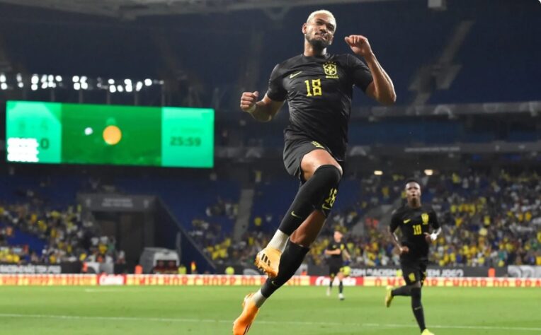 JOELINTON (M, Newcastle) - Estreou com gol marcado pela Seleção Brasileira e teve bom desempenho quando vestiu a camisa canarinha.