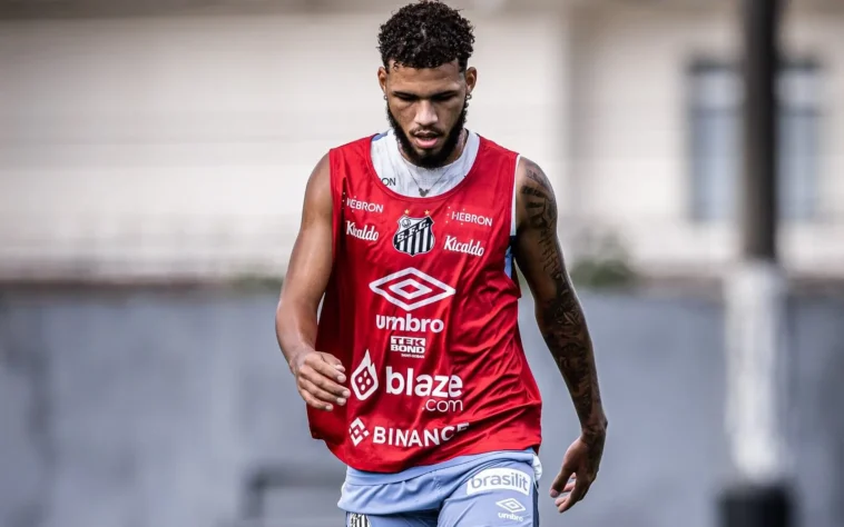 FECHADO - O Santos confirmou o empréstimo do lateral Nathan está a caminho do Famalicão, de Portugal. 