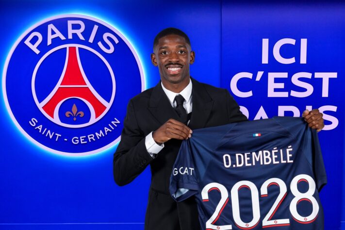 FECHADO - O Paris Saint-Germain anunciou a contratação de Ousmane Dembelé, que estava no Barcelona (Espanha). O atacante chega ao clube francês por um valor de 50 milhões de euros (cerca de R$ 267 milhões). Seu contrato tem duração de cinco temporadas. 