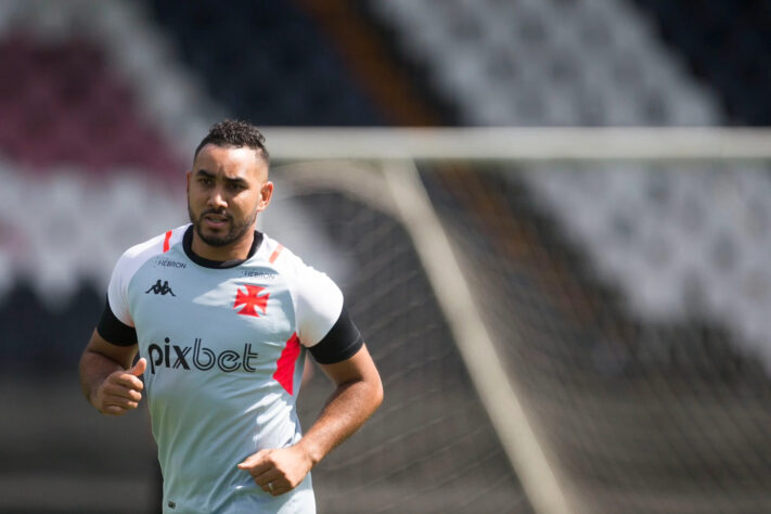 FECHADO - O meia Dimitri Payet foi apresentado pelo Vasco da Gama com a camisa 10, de Roberto Dinamite. A ideia é que o jogador estreie no dia 3 de setembro, contra o Bahia, na Fonte Nova. Seu contrato com o Cruz-Maltino vai até o fim de 2025. 