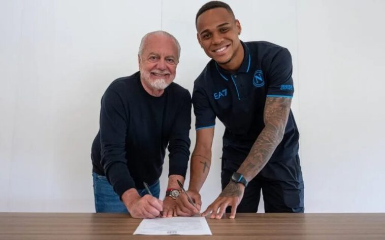 FECHOU - O Napoli foi ao mercado brasileiro e contratou o zagueiro Natan, de 22 anos. Na manhã desta segunda-feira (7), o clube italiano anunciou a contratação do ex-Bragantino por cinco temporadas. A negociação custou cerca de 10 milhões de euros (em torno de R$53 milhões).