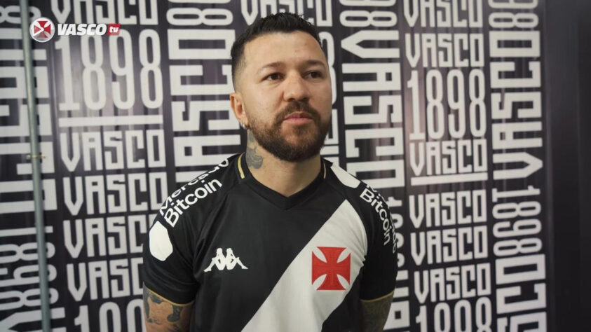 FECHADO - O atacante Rossi foi apresentado pelo Vasco como reforço para a sequência da temporada. O jogador afirmou estar feliz em retornar ao clube que considera sua casa. O jogador assinou contrato com o Cruz-Maltino até o fim de 2023. 