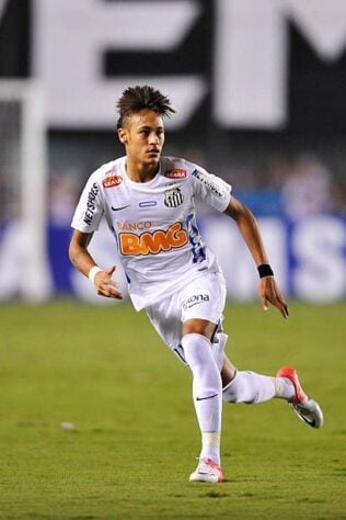 2012 (empate entre dois nomes): Neymar (Brasil / Santos) e Matías Alustiza (Argentina / Deportivo Quito) - 8 gols 