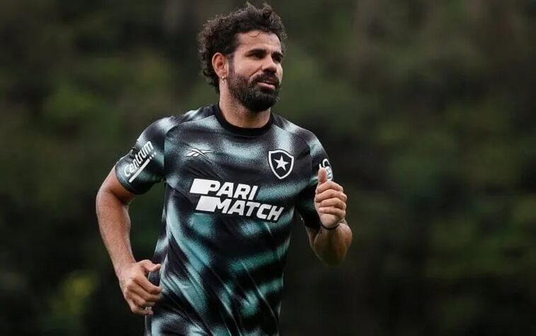 FECHADO: O Botafogo decidiu não renovar o contrato do atacante Diego Costa, que terminou no dia 31 de dezembro. A diretoria cogitou estender o vínculo com o jogador de 35 anos, mas não chegou a um acordo.