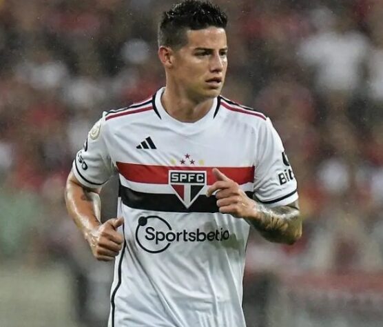 De saída do São Paulo, James Rodríguez sempre é visto bem-vestido e portando peças de luxo. O jogador tem uma vasta coleção de itens assim, que se estendem desde carros até joias e roupas de grife. O Lance! separou algumas peças que fazem parte da coleção do colombiano.