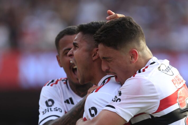 Enfim, depois de muita espera, o São Paulo se sagrou campeão da Copa do Brasil. A equipe assegurou seu título com o empate em 1 a 1 com o Flamengo, neste domingo (24). Com isso, a equipe sai de uma fila. Porém, têm outros ainda à espera de conquistar o torneio. Confira!