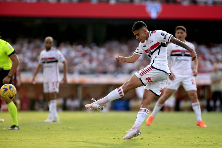 Foi com uma dose de drama. Bruno Henrique colocou os rubro-negros na frente no finzinho do primeiro tempo. Mas Rodrigo Nestor decretou o empate em 1 a 1 e garantiu a volta olímpica dos tricolores.