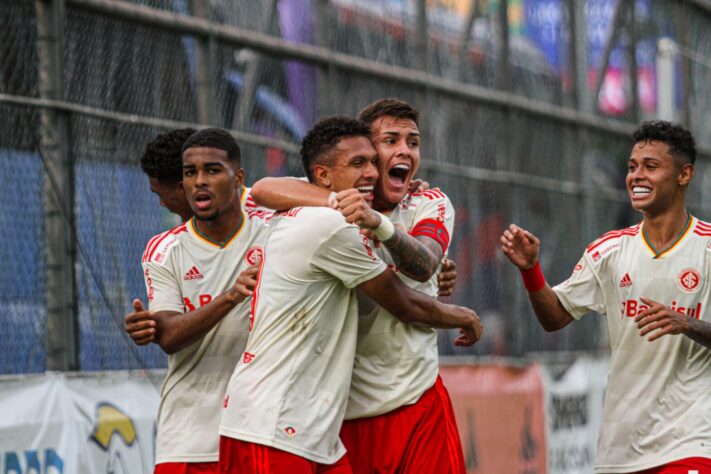 Internacional - 6 títulos: Copa do Brasil sub-20, Brasileirão sub-20, Brasileirão sub-17, Supercopa do Brasil sub-20 e Liga de Desenvolvimento sub-13 (2).