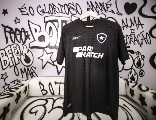 As camisas estão à venda na  loja Botafogo Store. 