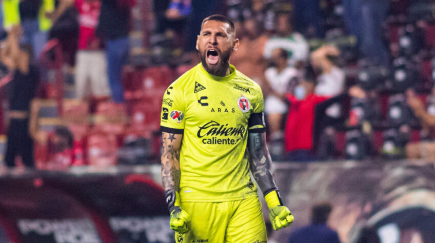Jonathan Orozco - o goleiro mexicano de 37 anos está sem clube após deixar o Tijuana, do México. Ele revelou interesse em voltar ao clube que o revelou, o Monterrey, mas segue livre no mercado.