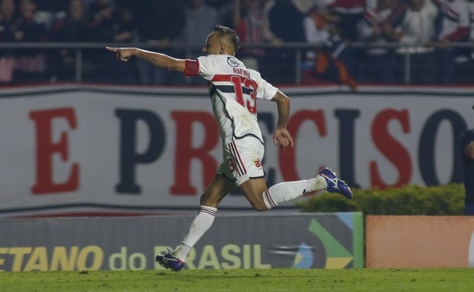 Rafinha colocou o São Paulo em vantagem no mata-mata contra os palmeirenses.