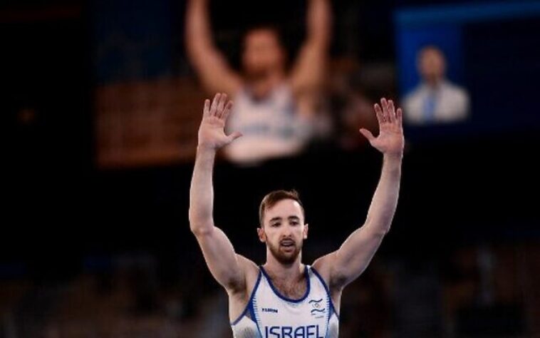 Artem Dolgopyat (ginasta) - campeão mundial, Dolgopyat publicou uma foto com a bandeira de Israel no mundial de ginástica, disputado na Bélgica.