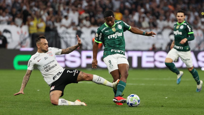 Palmeiras e Corinthians se enfrentam neste domingo (18), pelo Paulistão. Confira a escalação ideal entre os dois times, segundo votação da redação do Lance!.