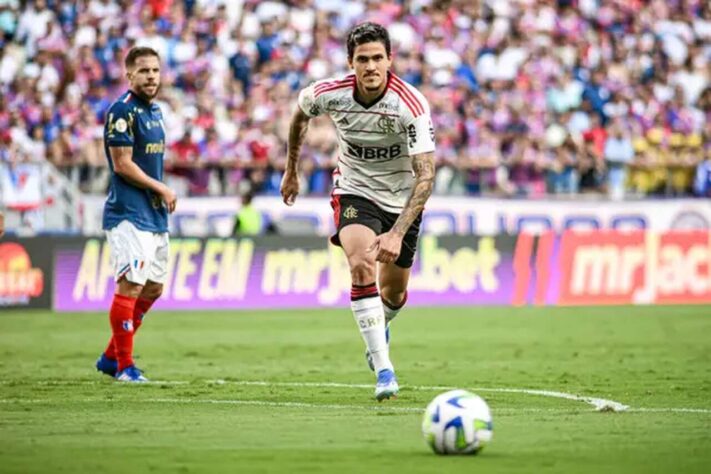 Aos 10 minutos do primeiro tempo da partida no Castelão, Darconco comunicou aos jogadores e aos treinadores dos dois times que o VAR estava inoperante. O problema era no monitor que fica à beira do campo, ou seja, o árbitro não conseguiria ver a imagens. Um minuto depois, ocorreu o lance polêmico. Pedro pegou rebote dentro da área e chutou cruzado. Brítez se esticou, e a bola bateu no braço. Daronco alegou que o braço fez um movimento natural de apoio no chão. Jogadores, especialmente Arrascaeta e Pedro, reclamaram da decisão.