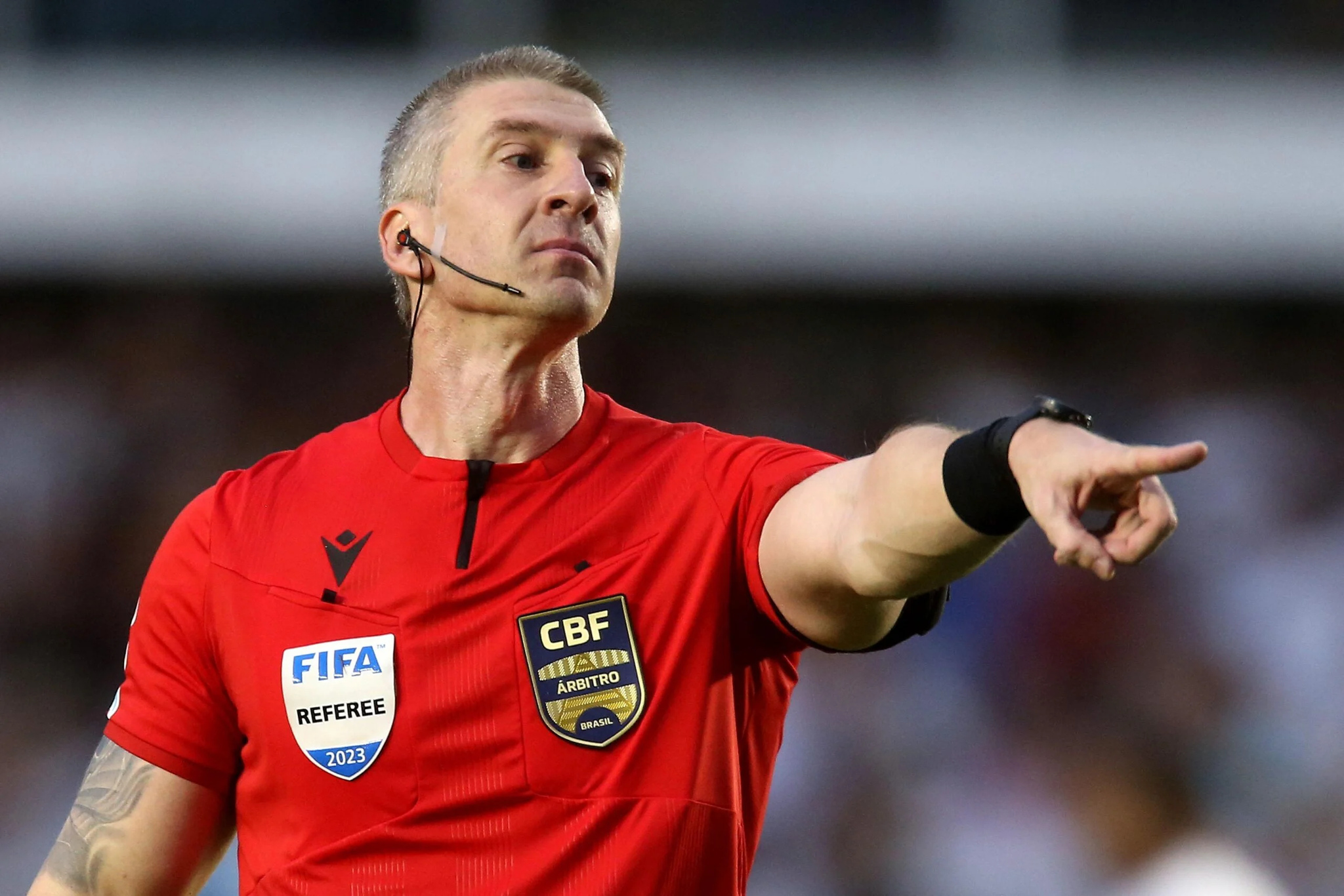 ERRO DO VAR? Daronco cancela penalidade, causando polêmica em jogo entre Fortaleza e Flamengo.