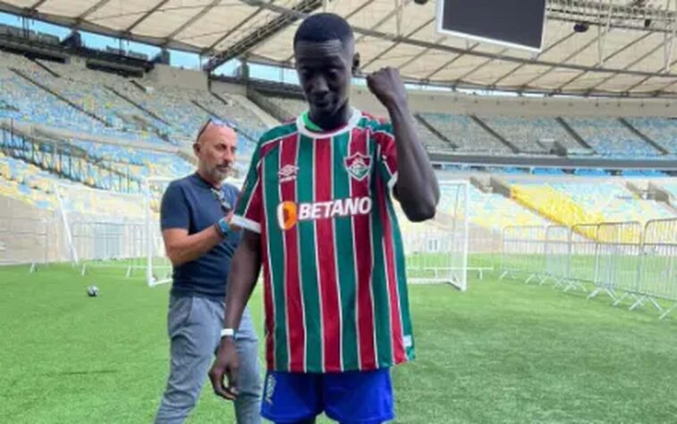 Khaby Lame, maior Tiktoker do mundo, já agitou as redes sociais ao postar uma foto com a camisa do Fluminense.