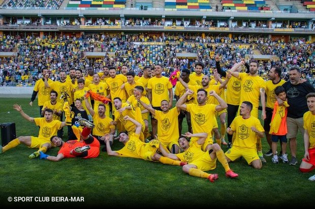 Liga Portugal 2 (2009/10): O Beira-Mar foi campeão desta edição da Segunda Divisão Portuguesa ao vencer o Carregado em casa por 1 a 0. O Portimonense, fora de casa, venceu o Oliveirense por 1 a 0, mas nos critérios de desempate a equipe de Aveiro levou a melhor. Ambas os times terminaram o campeonato com 54 pontos. 