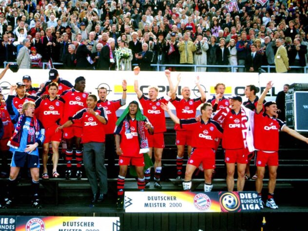 Bundesliga (1999/00): O Bayern de Munique foi campeão desta edição da Bundesliga na última rodada. Mesmo com a vitória do Leverkusen por 4 a 1 contra o Arminia Bielefield, o time de Munique obteve uma vitória a mais. Ambas equipes terminaram a competição com 73 pontos.