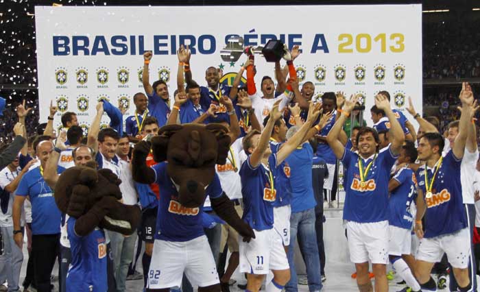 Campeonato Brasileiro 2013: Cruzeiro campeão com 76 pontos, contra 65 do Grêmio. 