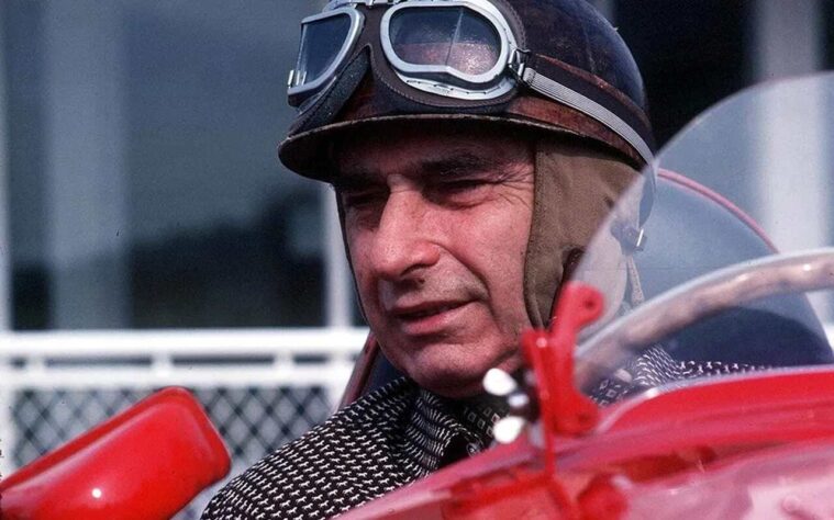 Juan Manuel Fangio (ARG) - 5 Títulos (1951, 1954, 1955, 1956 e 1957)