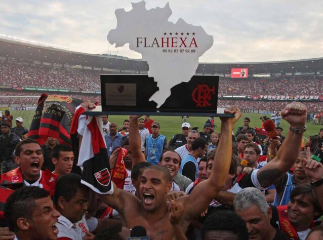 Campeonato Brasileiro 2009: Flamengo campeão com 67 pontos, contra 65 do Internacional. 