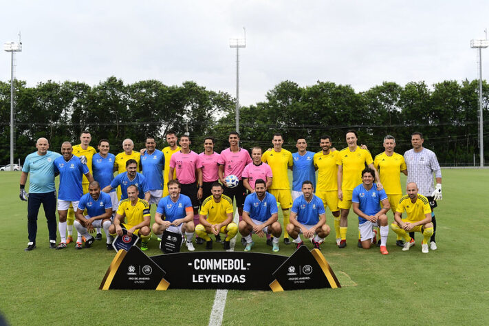 A Conmebol realizou um jogo de lendas que brilharam nos gramados da América do Sul e do Mundo para celebrar a grande decisão.