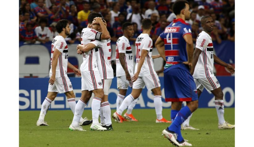 No reencontro com Rogério Ceni, São Paulo venceu o Fortaleza, no Castelão, com gol de Hernanes. 