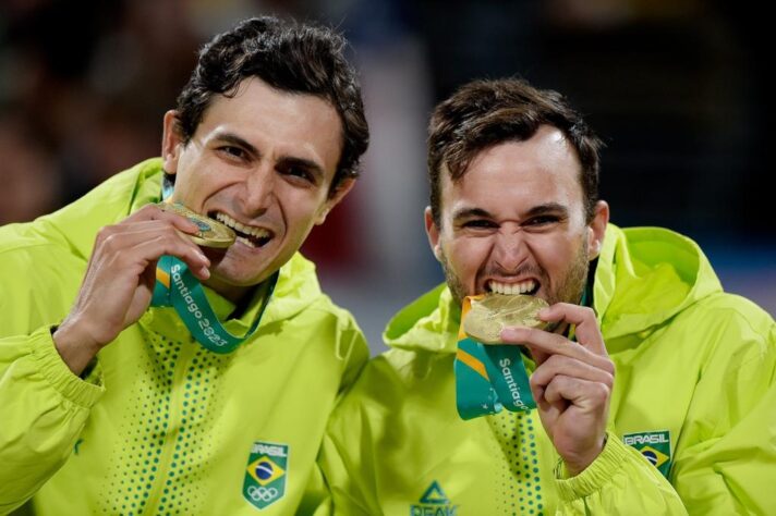 Vôlei de Praia - Medalhas de ouro: 2 (Duda e Ana Patrícia, no feminino; e André e George (foto), no masculino)