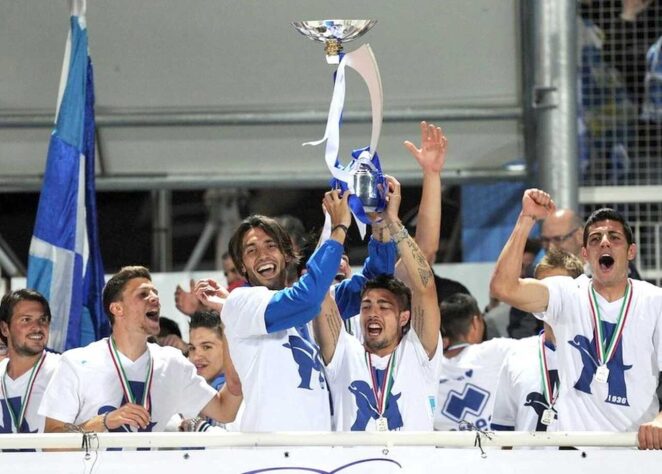 Série B do Calcio (2011/12): O Pescara venceu esta edição da Segunda Divisão do Italiano na última rodada ao vencer a equipe do Nocerina em casa por 1 a 0. O Torino, jogando longe de seus domínios, não teve forças e só empatou com o AlbinoLeffe por 0 a 0, deixando o título com o time de Abruzzo. Ambas equipes terminaram o campeonato com 83 pontos.