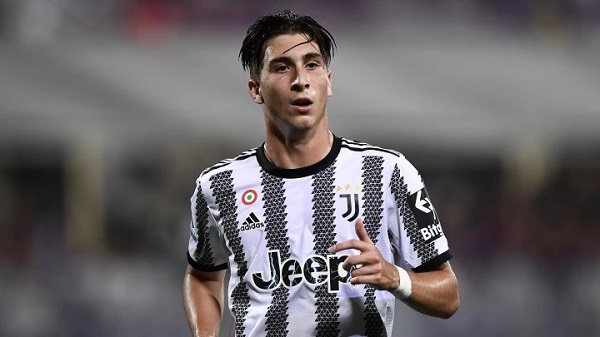 Meretti,  meio-campista da Juventus, se lesionou enquanto servia a seleção italiana sub-21.