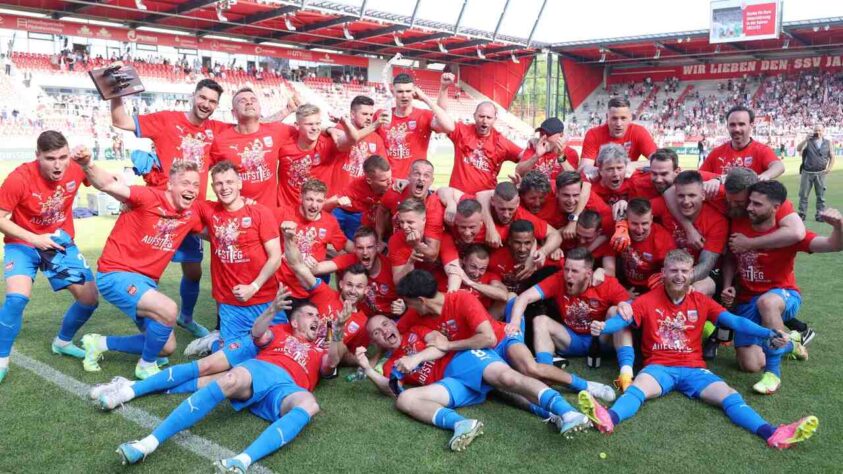 2.Bundesliga (2022/23): O Heidenheim foi o campeão desta edição da Segunda Divisão Alemã ao vencer o Regensburg fora de casa na última rodada. O Darmstadt perdeu a chance da conquista ao perder para o Greuther Fürth fora de casa por 4 a 0. Ambas equipes terminaram a competição com 67 pontos. 